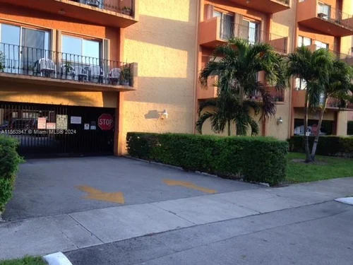 1900 W 54th St # 220, Hialeah FL 33012