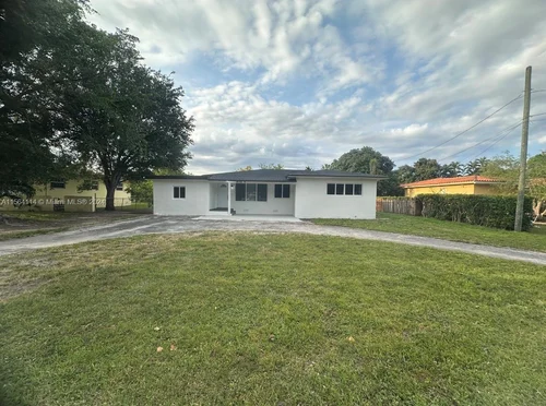 901 NW 153rd St, Miami FL 33169