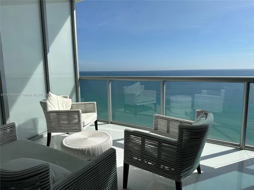 17121 Collins Ave