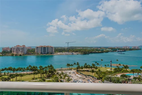 300 S Pointe Dr