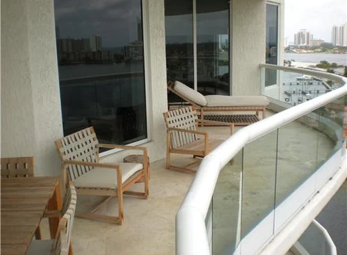6000 Island Blvd