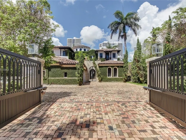 572 N Island Is, Golden Beach FL 33160