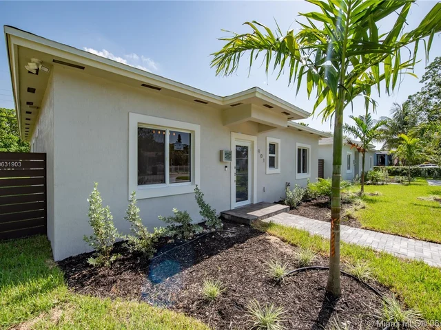 901 NE 155th St, North Miami Beach FL 33162