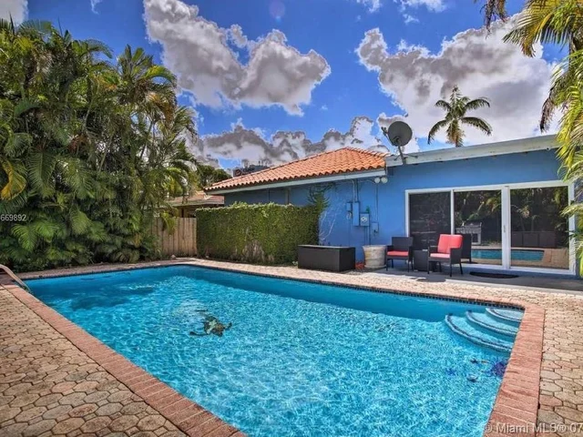 617 Palmetto Dr, Miami Springs FL 33166