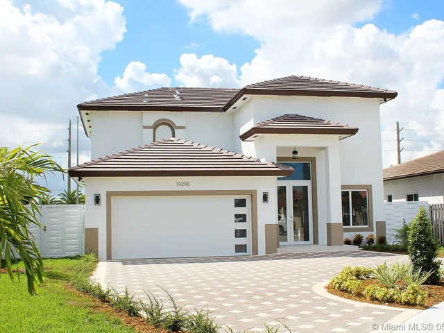 10290 SW 7th Ter, Sweetwater FL 33174