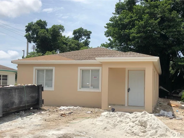 1212 NW 71st St, Miami FL 33147