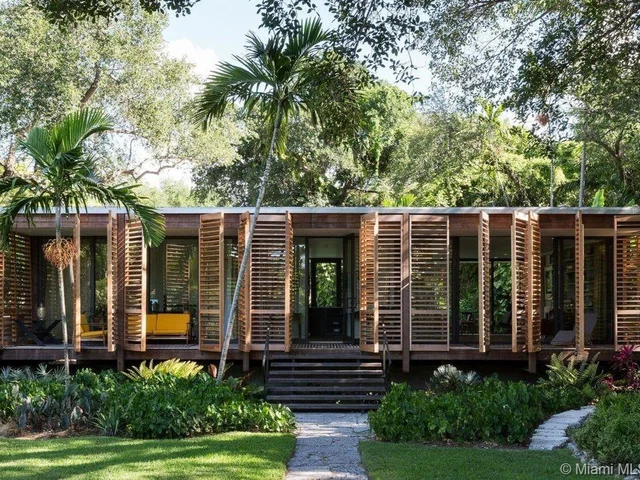 937 NW North River Dr, Miami FL 33136