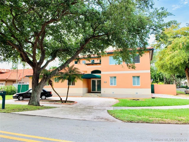 8564 NW 165th St, Miami Lakes FL 33016