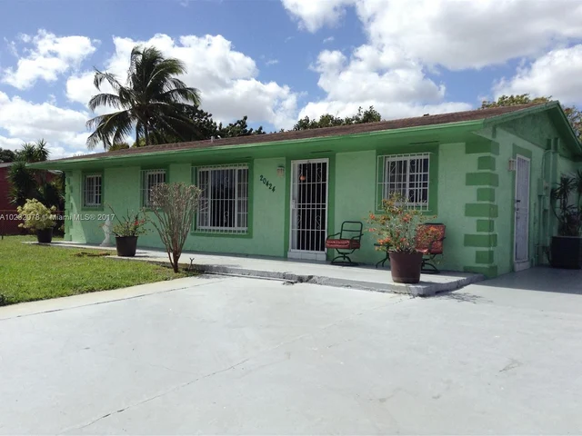 20424 NW 43rd Pl, Miami Gardens FL 33055