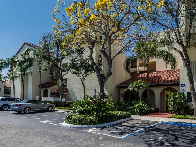 8827 SW 123 CT # 105, Miami FL 33186