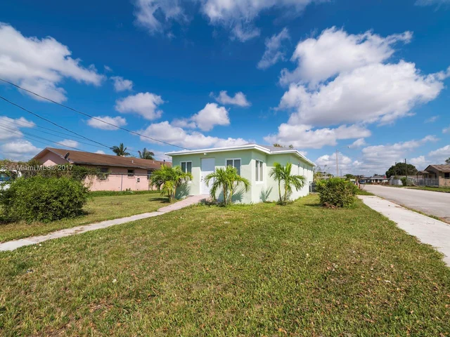 11451 SW 215th St, Miami FL 33189