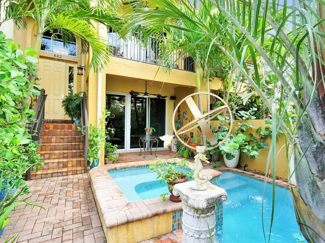 842 NE 22nd Dr, Wilton Manors FL 33305