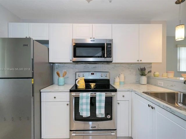 1235 NW 9th Ave # 6, Miami FL 33136