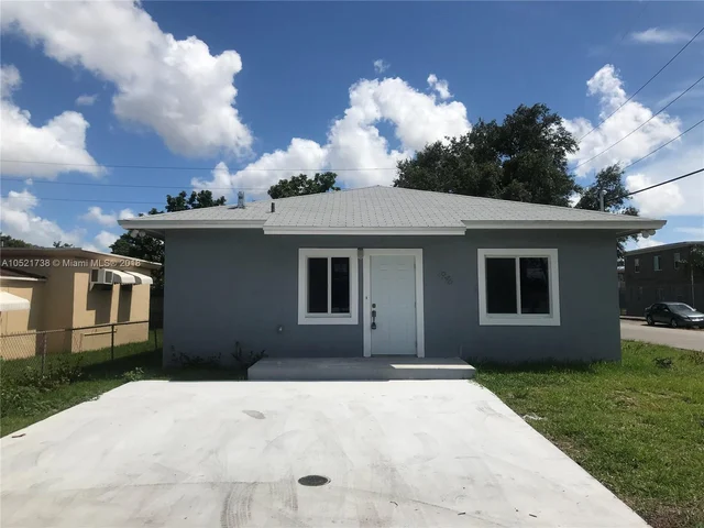 1946 NW 68th St, Miami FL 33147
