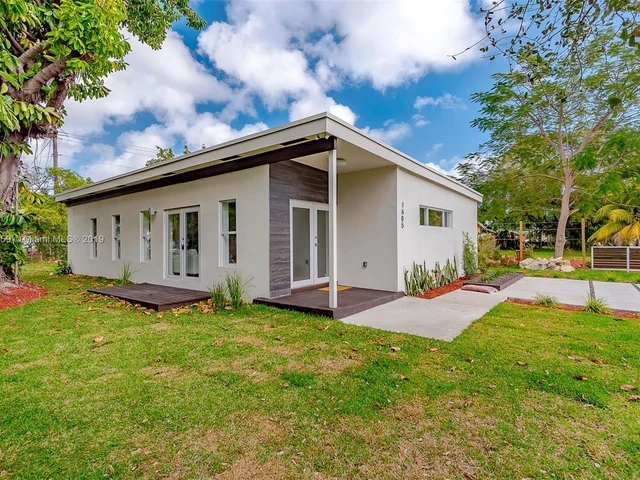 1605 NE 178th St, North Miami Beach FL 33162