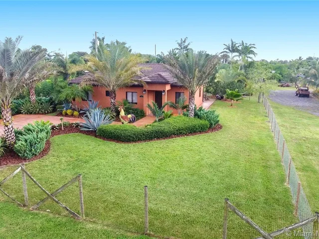 24501 SW 214th Pl, Homestead FL 33031