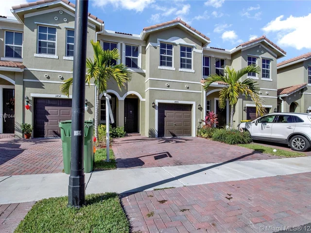 1446 SE 24th Ave, Homestead FL 33035