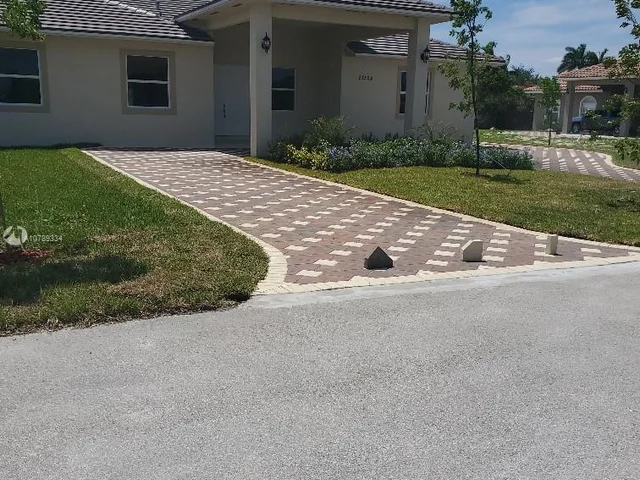 27504 SW 162nd Pl, Homestead FL 33031