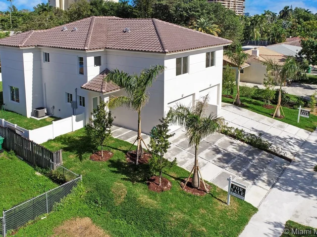 1521 NE 110th St, Miami FL 33161