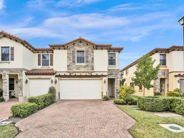 6951 Halton Park Ln, Coconut Creek FL 33073