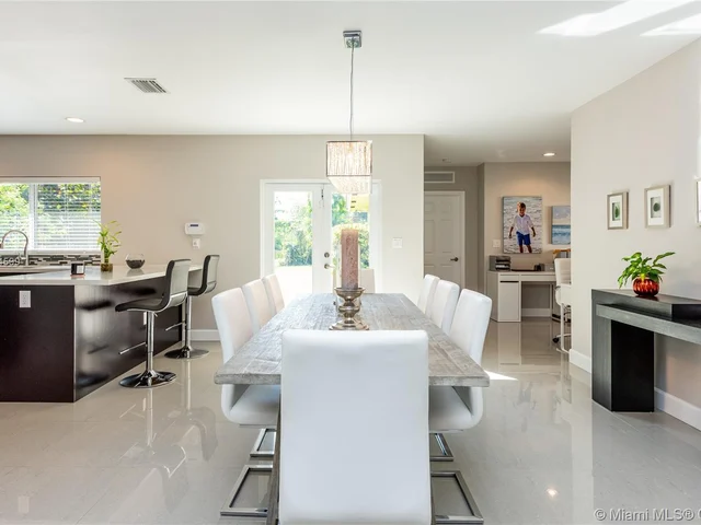 284 NE 116th St, Miami FL 33161