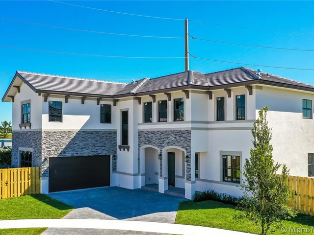 8902 SW 69 Terrace, Miami FL 33173