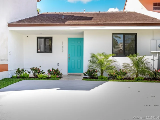 1279 SE 9th Pl, Homestead FL 33035