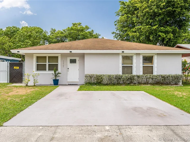 11565 SW 215th St, Miami FL 33189