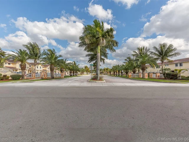 17833 NW 74th Ct, Hialeah FL 33015