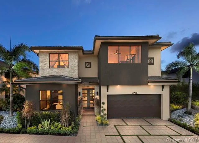 8824 NW 161 TERR, Miami Lakes FL 33018