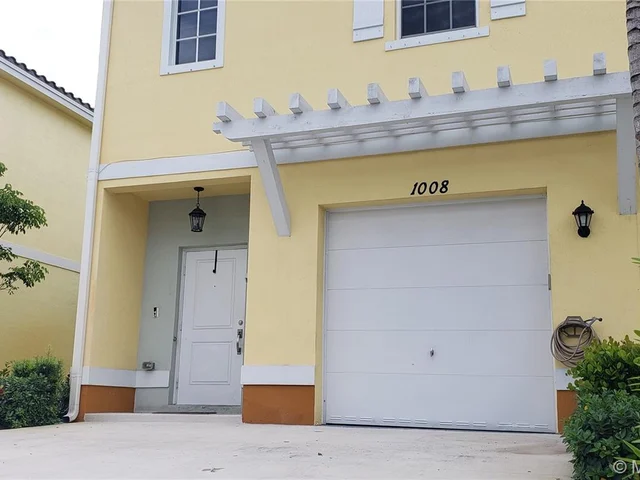 1008 NW 40th Ter, Lauderhill FL 33313