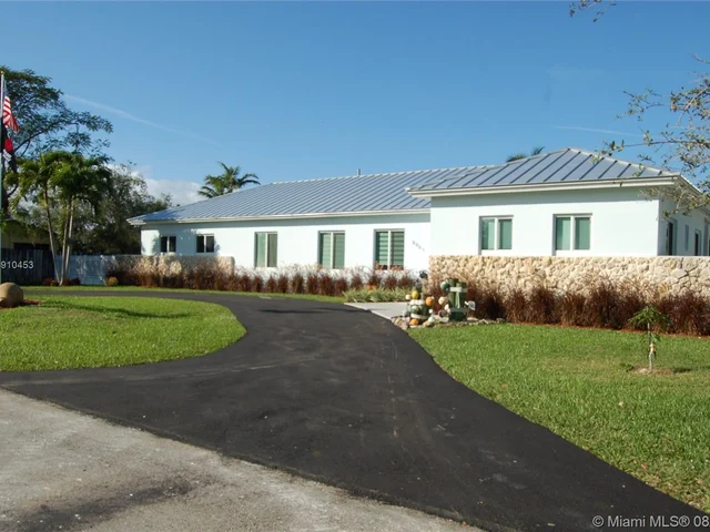 8861 SW 151st St, Palmetto Bay FL 33176