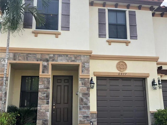 6977 Broadland Way, Coconut Creek FL 33073