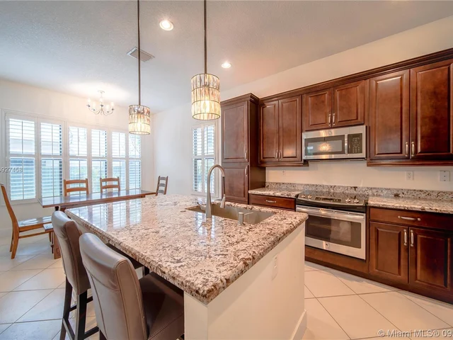 3227 W 96th Pl, Hialeah Gardens FL 33018