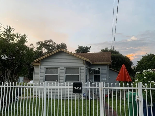 2759 NW 59th St, Miami FL 33142