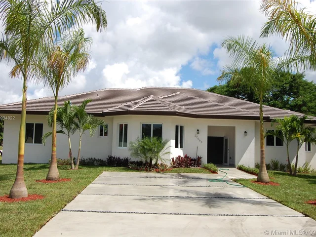 27563 SW 162 PL, Homestead FL 33031