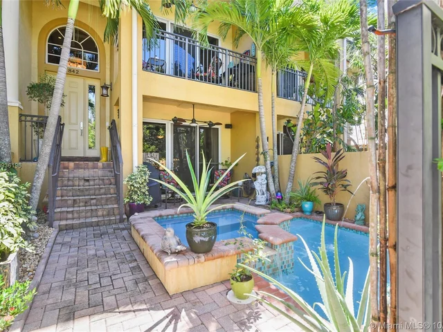 842 NE 22nd Dr, Wilton Manors FL 33305