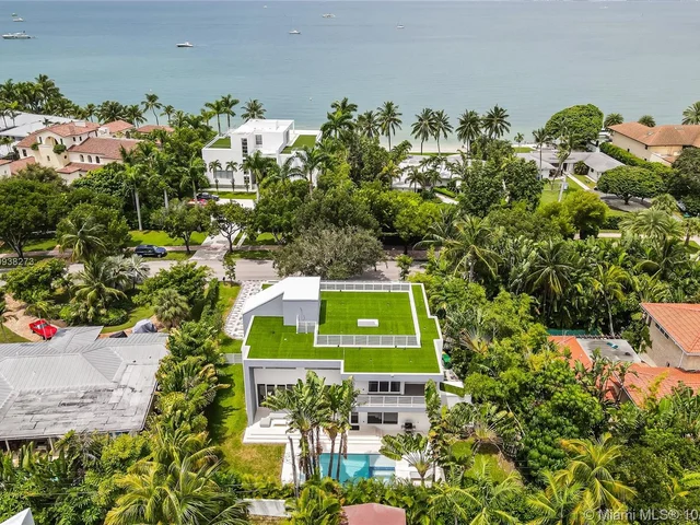 425 Harbor Dr, Key Biscayne FL 33149