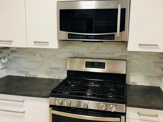 7537 W Treasure Dr, North Bay Village FL 33141