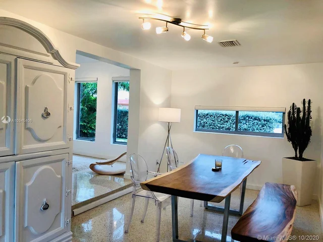 7537 W Treasure Dr, North Bay Village FL 33141