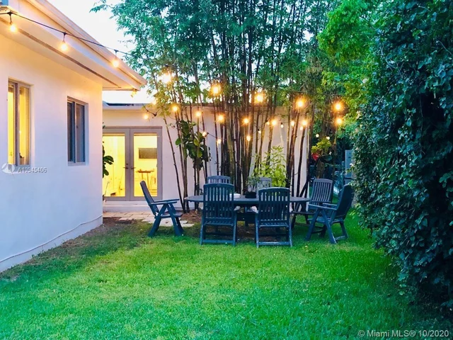 7537 W Treasure Dr, North Bay Village FL 33141