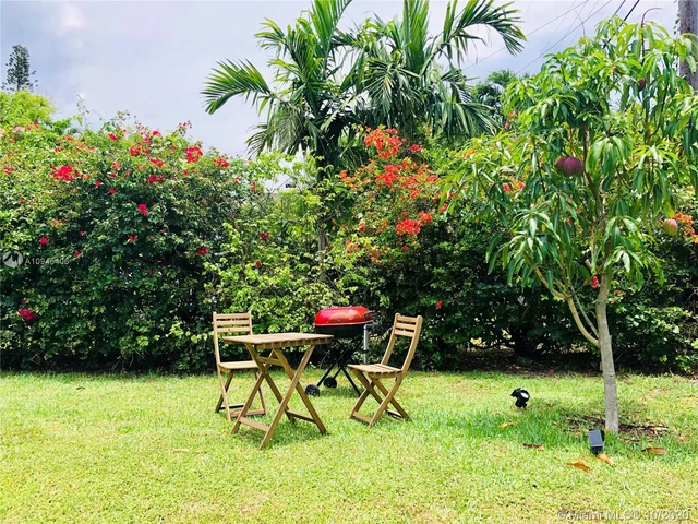 7537 W Treasure Dr, North Bay Village FL 33141