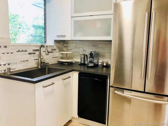 7537 W Treasure Dr, North Bay Village FL 33141