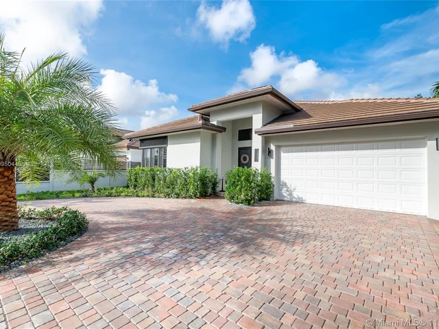 1530 SW 89th Ct, Miami FL 33174