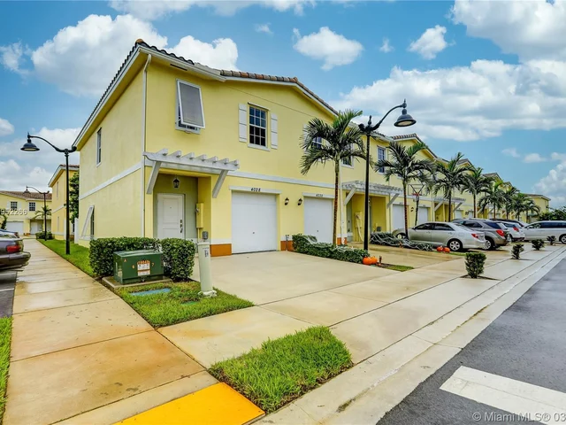 4028 NW 11th St, Lauderhill FL 33313