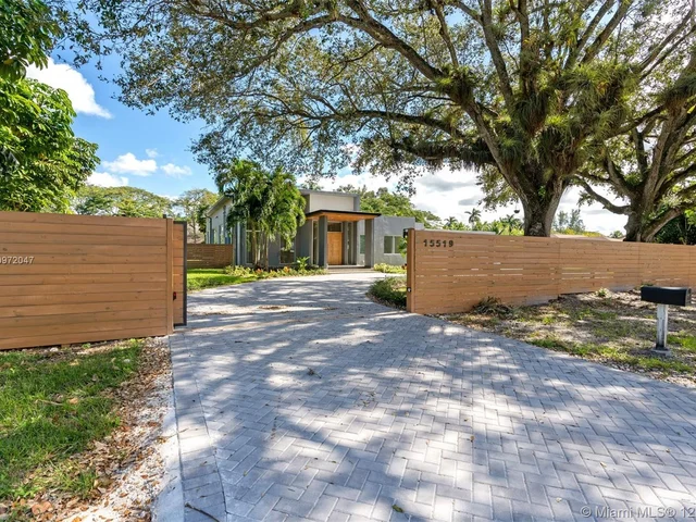 15519 NE 2nd Ave, Miami FL 33162