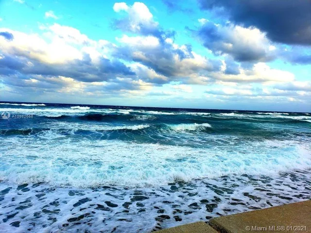 3575 S Ocean Blvd # 303, South Palm Beach FL 33480