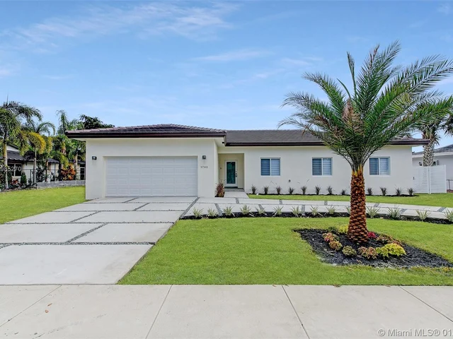9740 W Palmetto Club Ln, Miami FL 33157