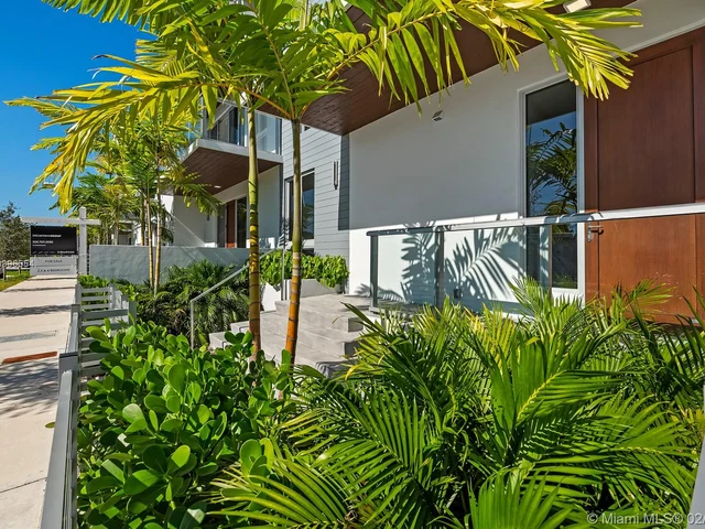 529 SW 11th STREET # 101, Miami FL 33129