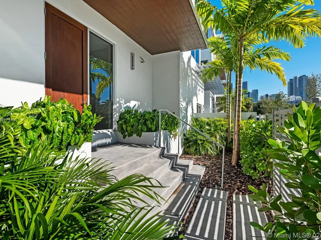 545 SW 11TH STREET # 105, Miami FL 33129